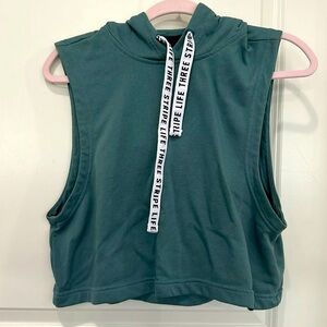 Adidas crop muscle tee light sweatshirt like new medium